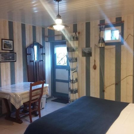Bed and Breakfast Les Petites Chapelles Saint-Pierre-de-Plesguen Esterno foto
