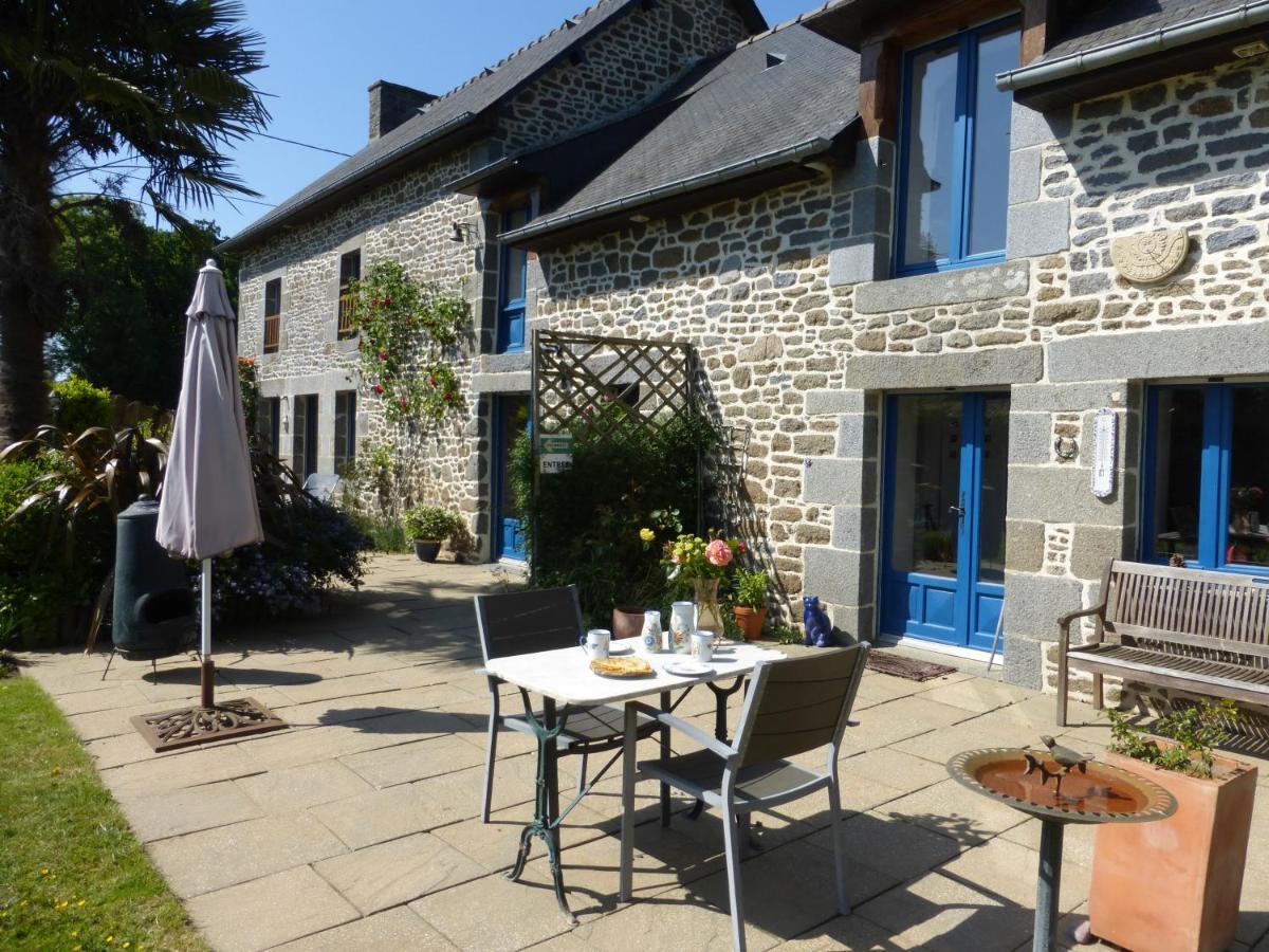 Bed and Breakfast Les Petites Chapelles Saint-Pierre-de-Plesguen Esterno foto