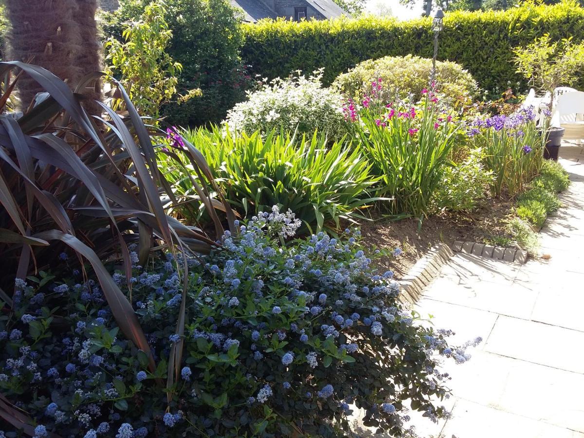Bed and Breakfast Les Petites Chapelles Saint-Pierre-de-Plesguen Esterno foto