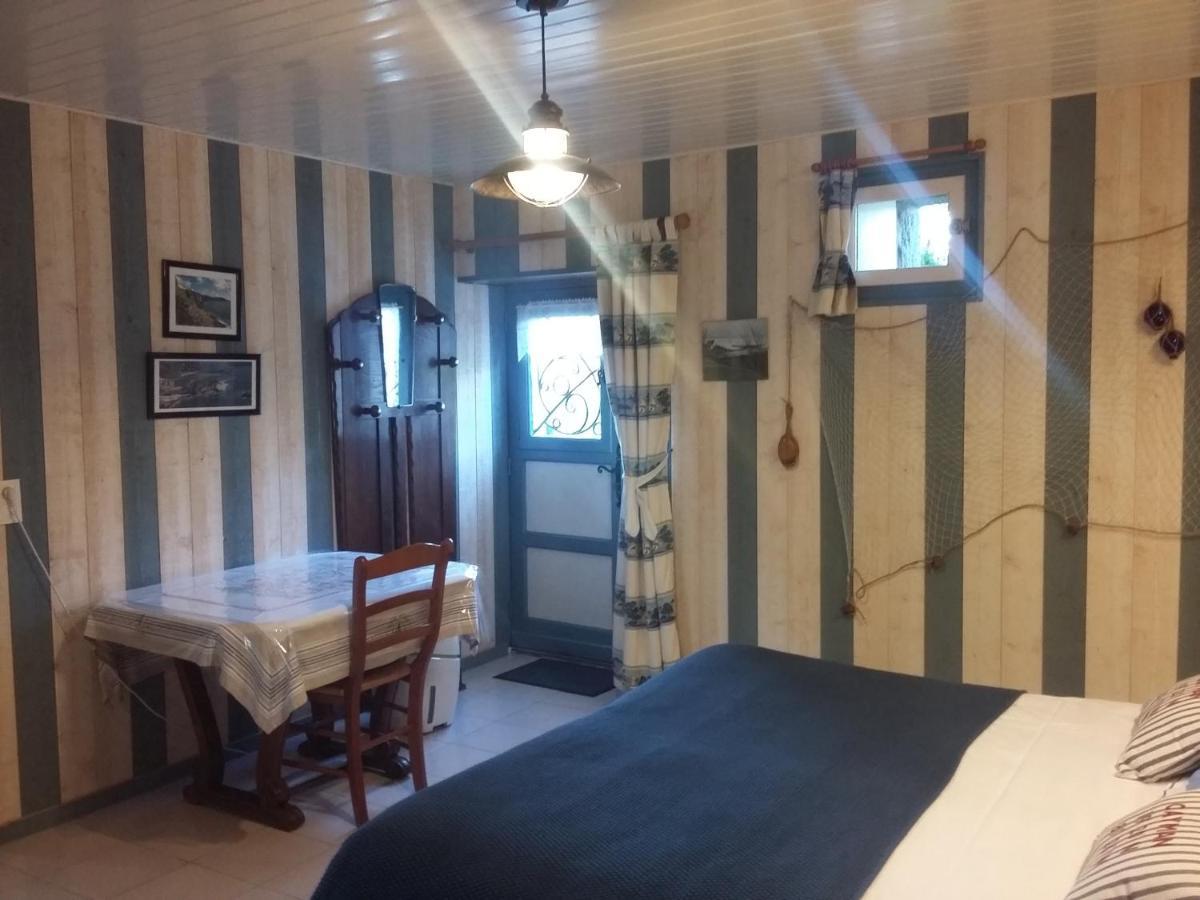 Bed and Breakfast Les Petites Chapelles Saint-Pierre-de-Plesguen Esterno foto